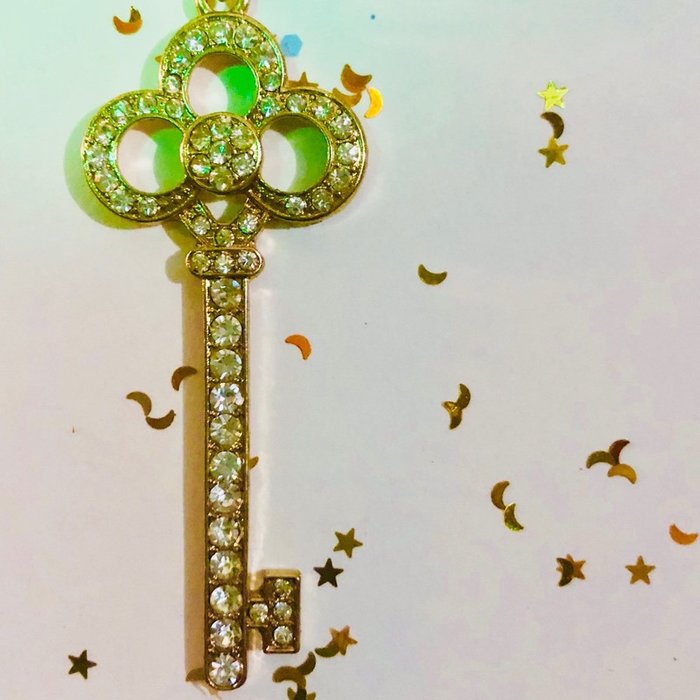 Magical Key Pendant - Picture 3 of 5
